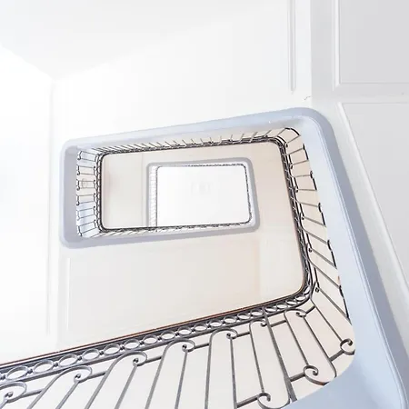 Mezzanine Renove Au Centre De La Rochelle, Proche Vieux Port Et Plages - Fr-1-535-54