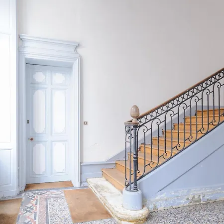 Mezzanine Renove Au Centre De La Rochelle, Proche Vieux Port Et Plages - Fr-1-535-54