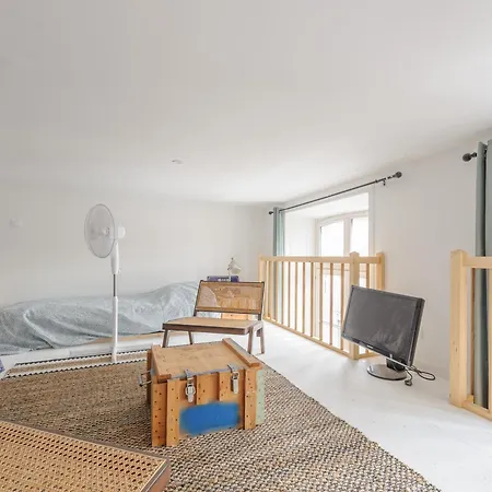 Mezzanine Renove Au Centre De La Rochelle, Proche Vieux Port Et Plages - Fr-1-535-54