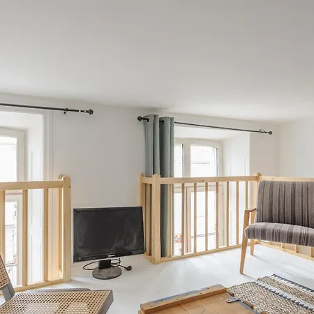 Mezzanine Renove Au Centre De La Rochelle, Proche Vieux Port Et Plages - Fr-1-535-54 Lejlighed *