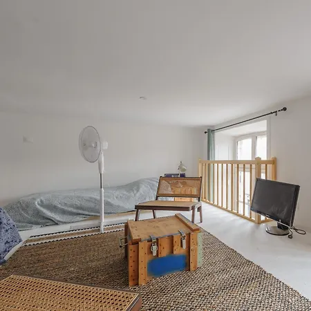 Mezzanine Renove Au Centre De La Rochelle, Proche Vieux Port Et Plages - Fr-1-535-54 * La Rochelle (Charente-Maritime)