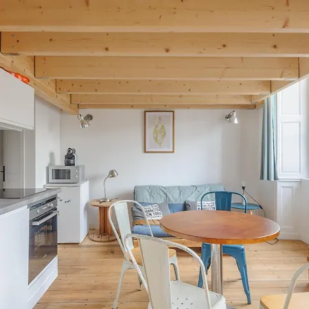 Mezzanine Renove Au Centre De La Rochelle, Proche Vieux Port Et Plages - Fr-1-535-54 *