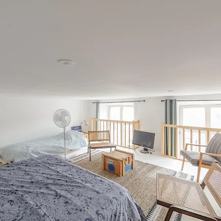 Mezzanine Renove Au Centre De La Rochelle, Proche Vieux Port Et Plages - Fr-1-535-54 *