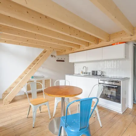 Appartement Mezzanine Renove Au Centre De La Rochelle, Proche Vieux Port Et Plages - Fr-1-535-54