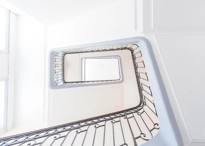 Mezzanine Renove Au Centre De La Rochelle, Proche Vieux Port Et Plages - Fr-1-535-54