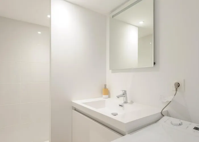 Mezzanine Renove Au Centre De La Rochelle, Proche Vieux Port Et Plages - Fr-1-535-54 *