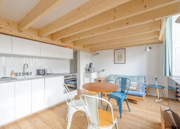 Mezzanine Renove Au Centre De La Rochelle, Proche Vieux Port Et Plages - Fr-1-535-54 아파트 *