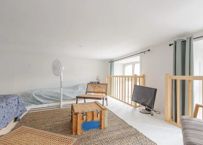 Mezzanine Renove Au Centre De La Rochelle, Proche Vieux Port Et Plages - Fr-1-535-54