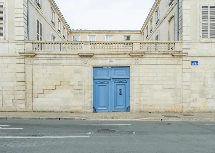 Mezzanine Renove Au Centre De La Rochelle, Proche Vieux Port Et Plages - Fr-1-535-54 *
